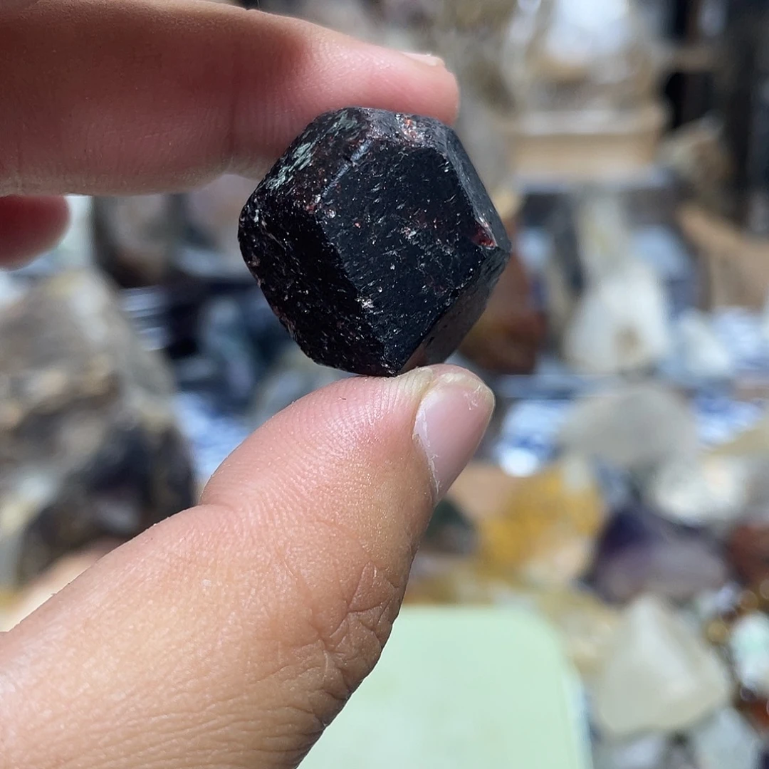 水晶柱未镶嵌水晶?****?