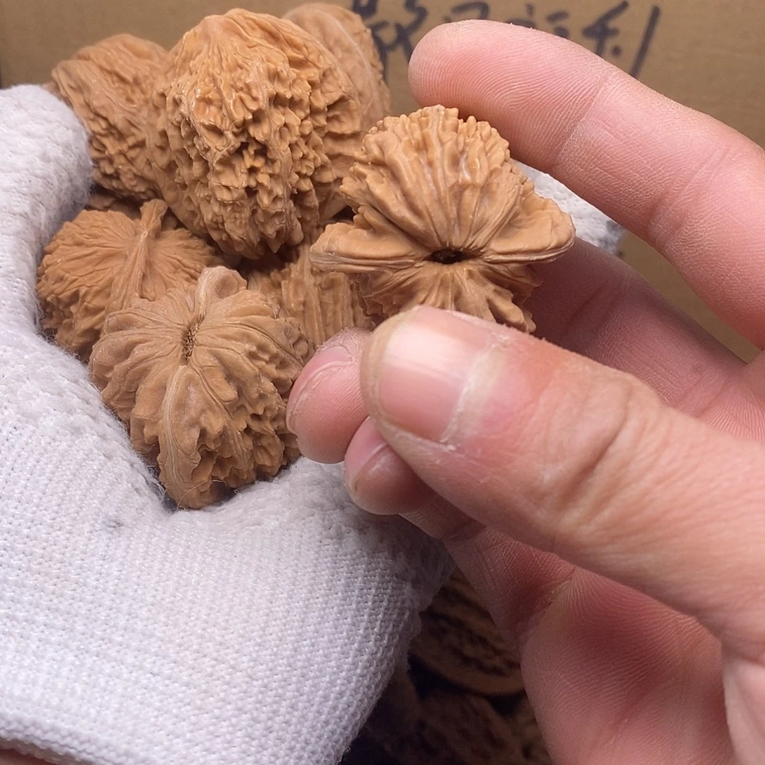 桃核把件四座楼he t