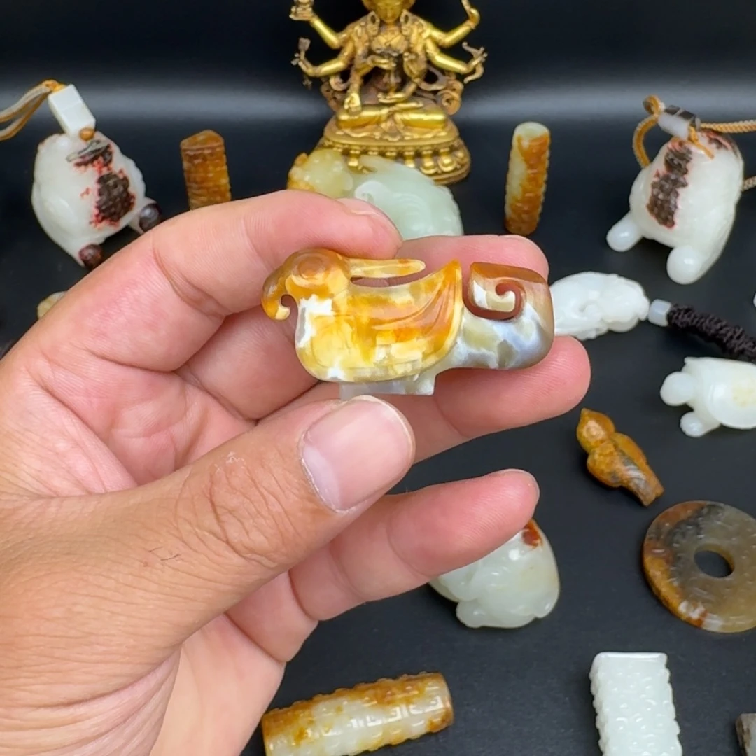 和田玉（糖玉）未镶嵌颈饰股**考