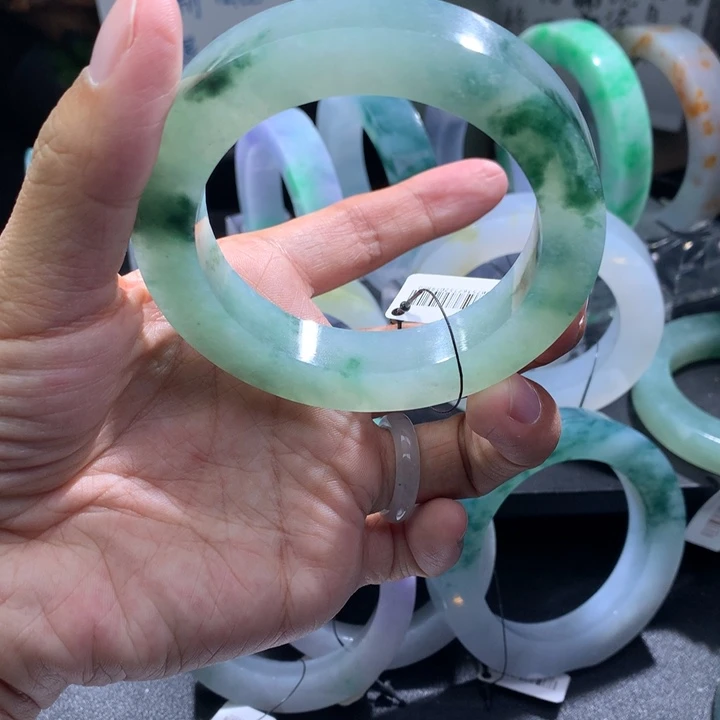 定制翡翠未镶嵌翡翠手镯