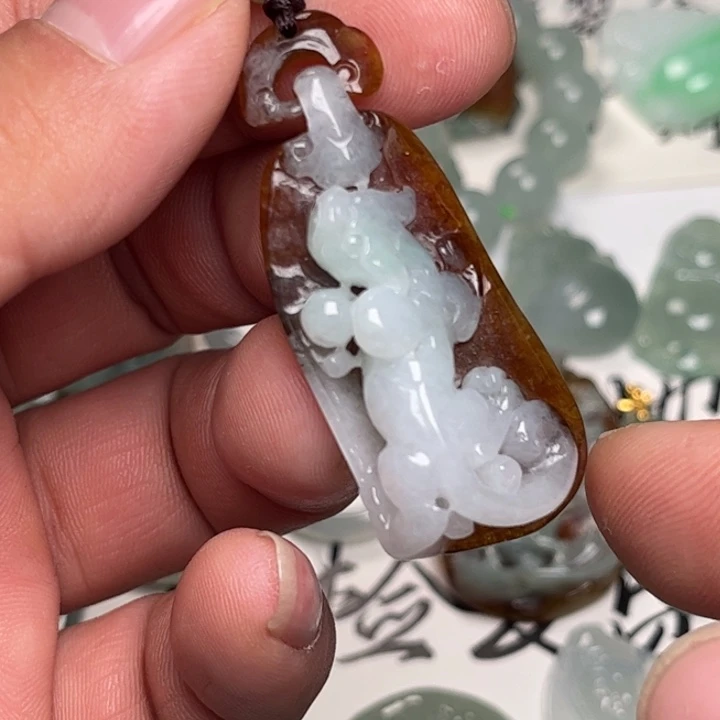 翡翠未镶嵌颈饰貔貅