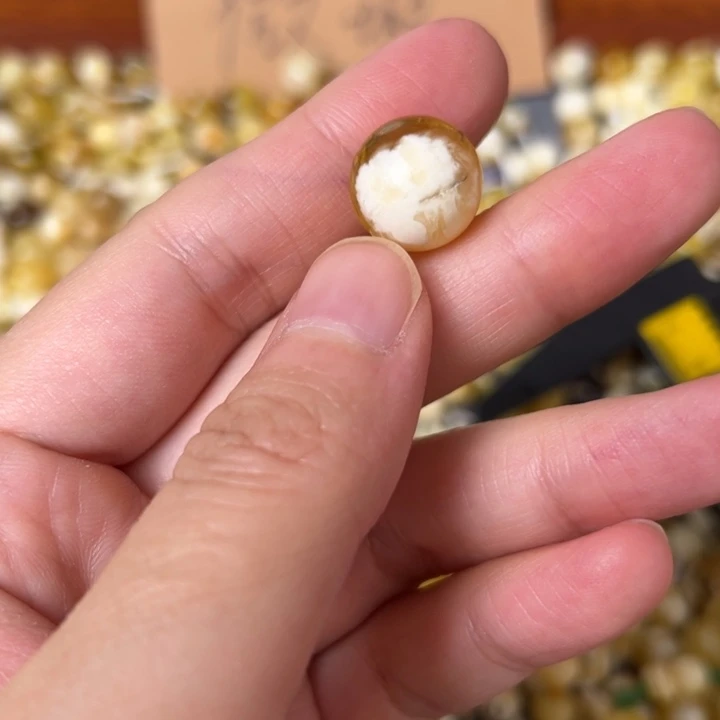 蜜蜡未镶嵌裸石13.7mm一个