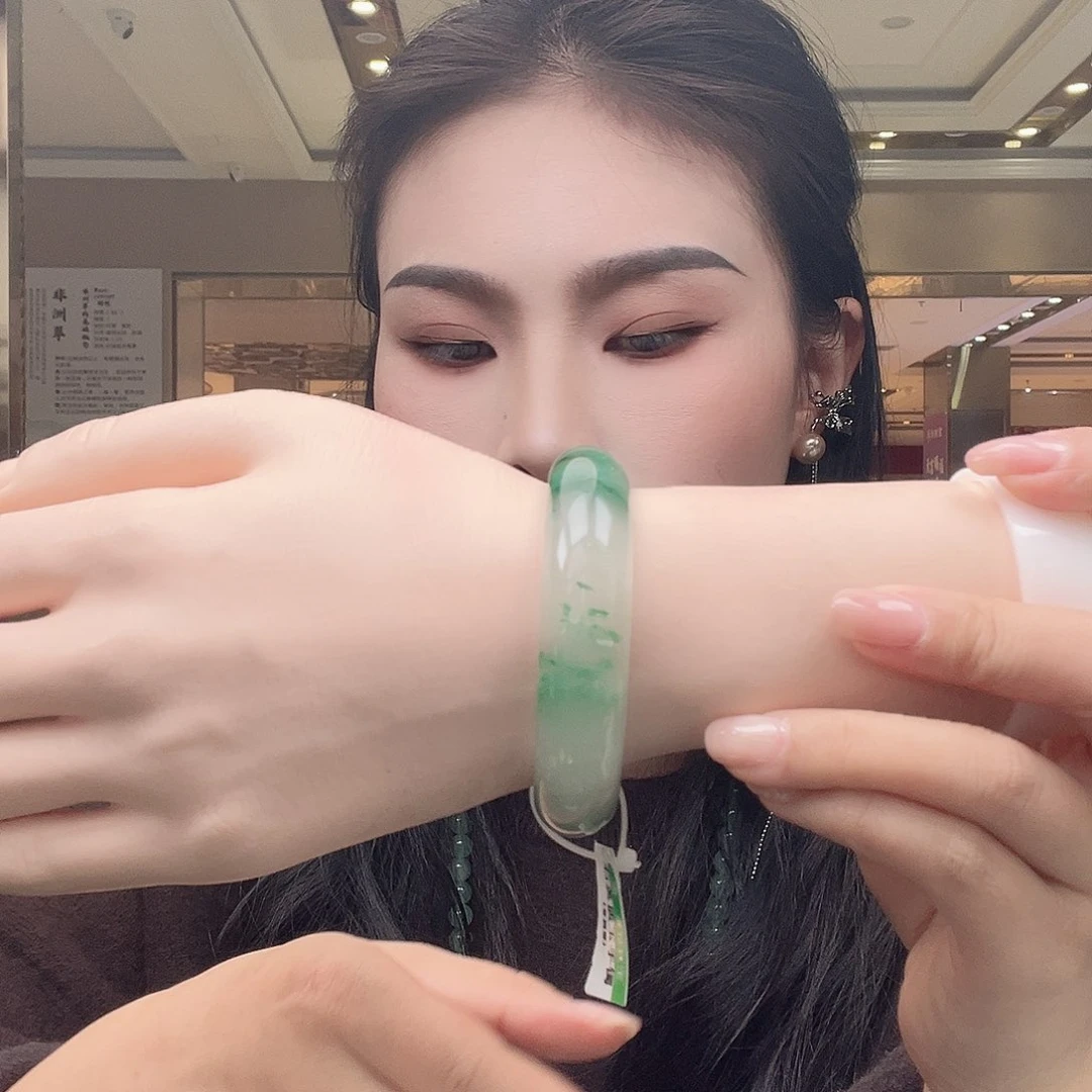 未镶嵌手镯石英质玉