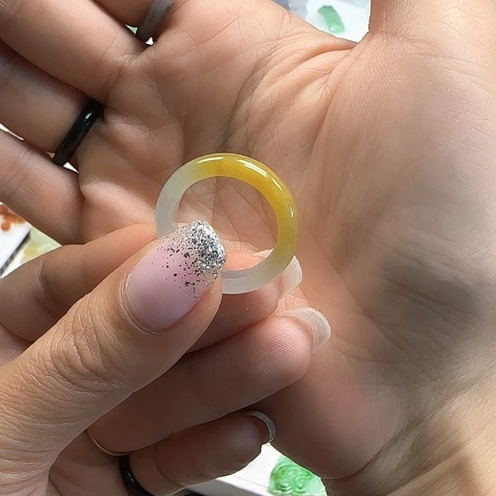 翡翠颈饰未镶嵌能*哥天然半山水戒圈