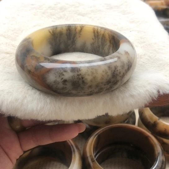 未镶嵌手镯石英质玉58口径1680米