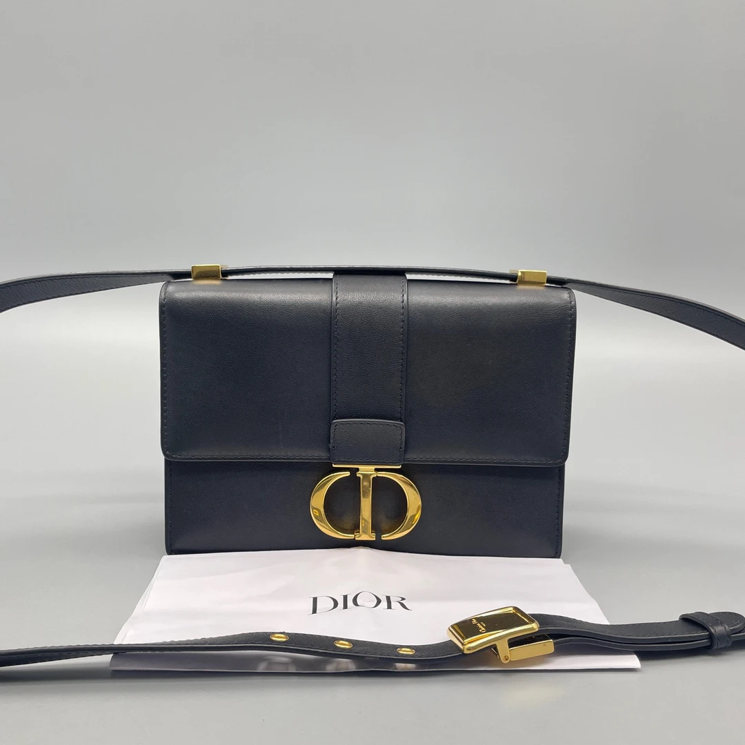 95新 DIOR/迪奥 Dior 迪奥 蒙田30斜挎包 尺寸21*15 带票 A2623