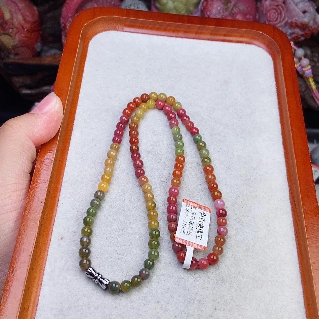 颈饰合金石英质玉（盐源）