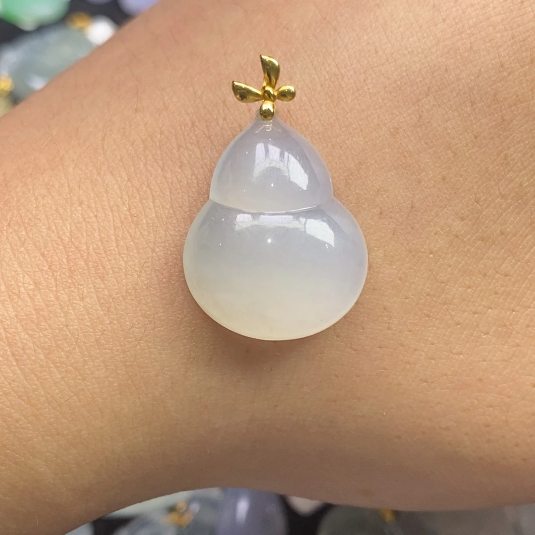 翡翠18K金镶嵌颈饰M****o葫芦