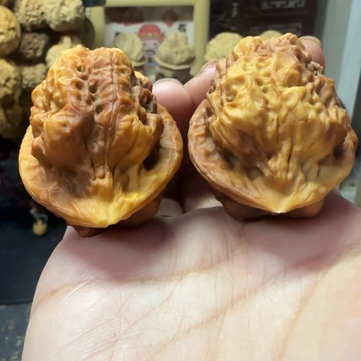 文玩核桃吊坠七彩领头羊41