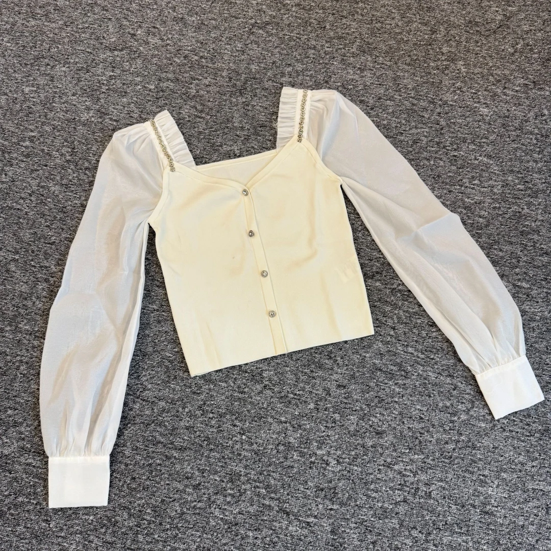 9723两色重工蕾丝袖钉珠花边方领长袖上衣