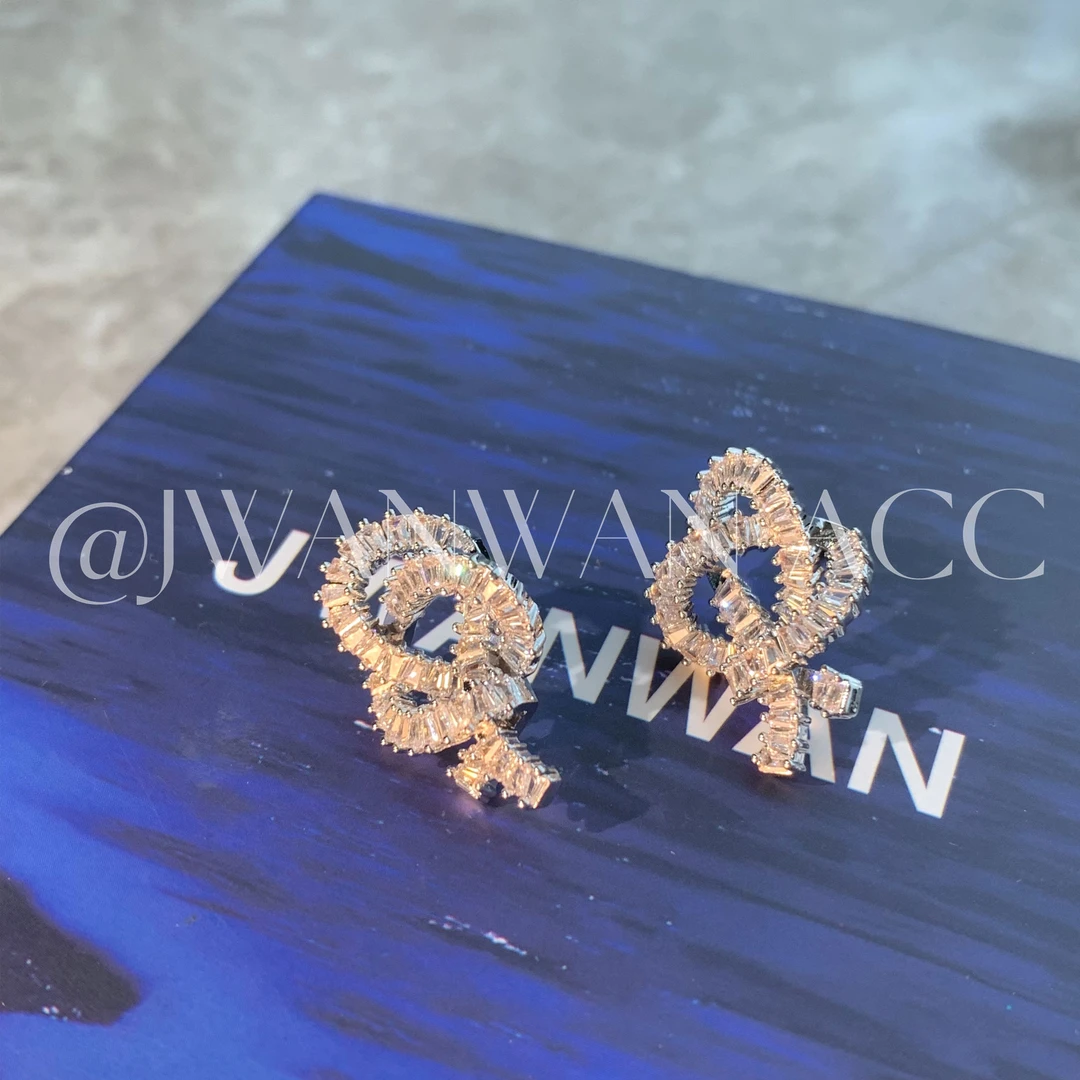 铜合金锆石耳饰 你的女主.纽结闪钻立体轻奢耳钉01ED2943AN