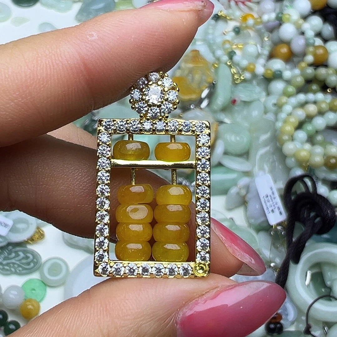 翡翠未镶嵌颈饰富贵