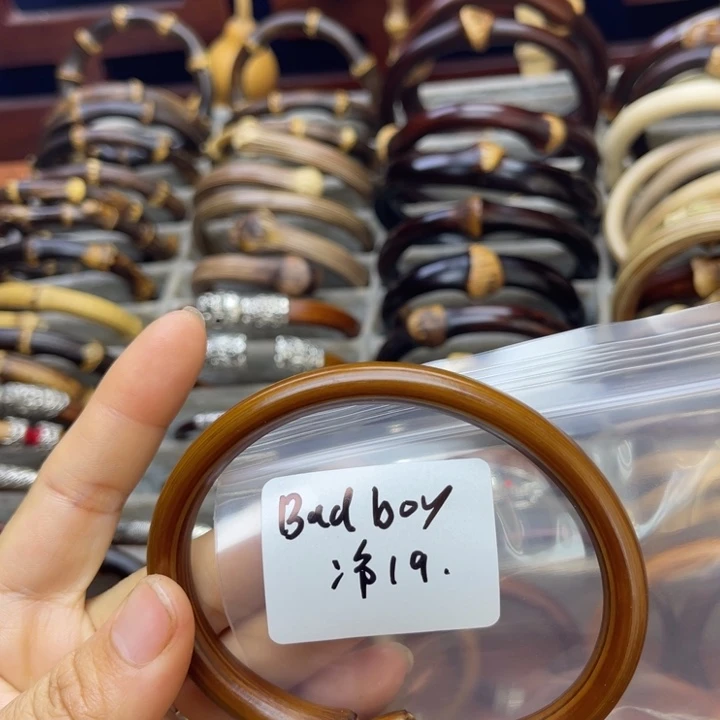 鸡翅木B****y我们在这里