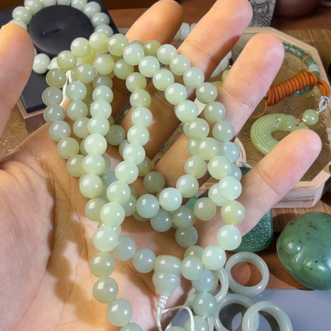 主***C和田玉未镶嵌手链