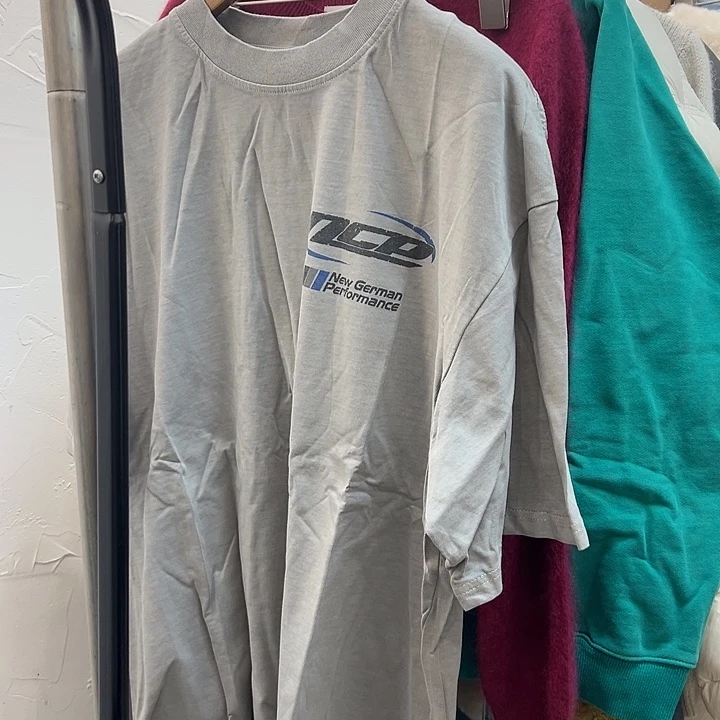 ****吉今天新款 很美的灰色字母T