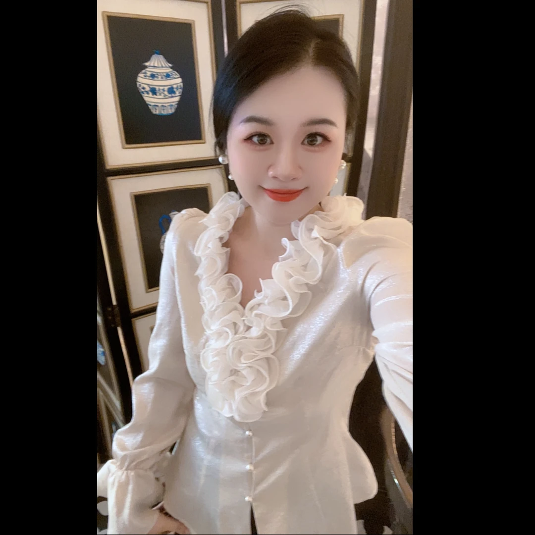 【魅鹊】52289 法式小众设计感荷叶边喇叭袖衬衫