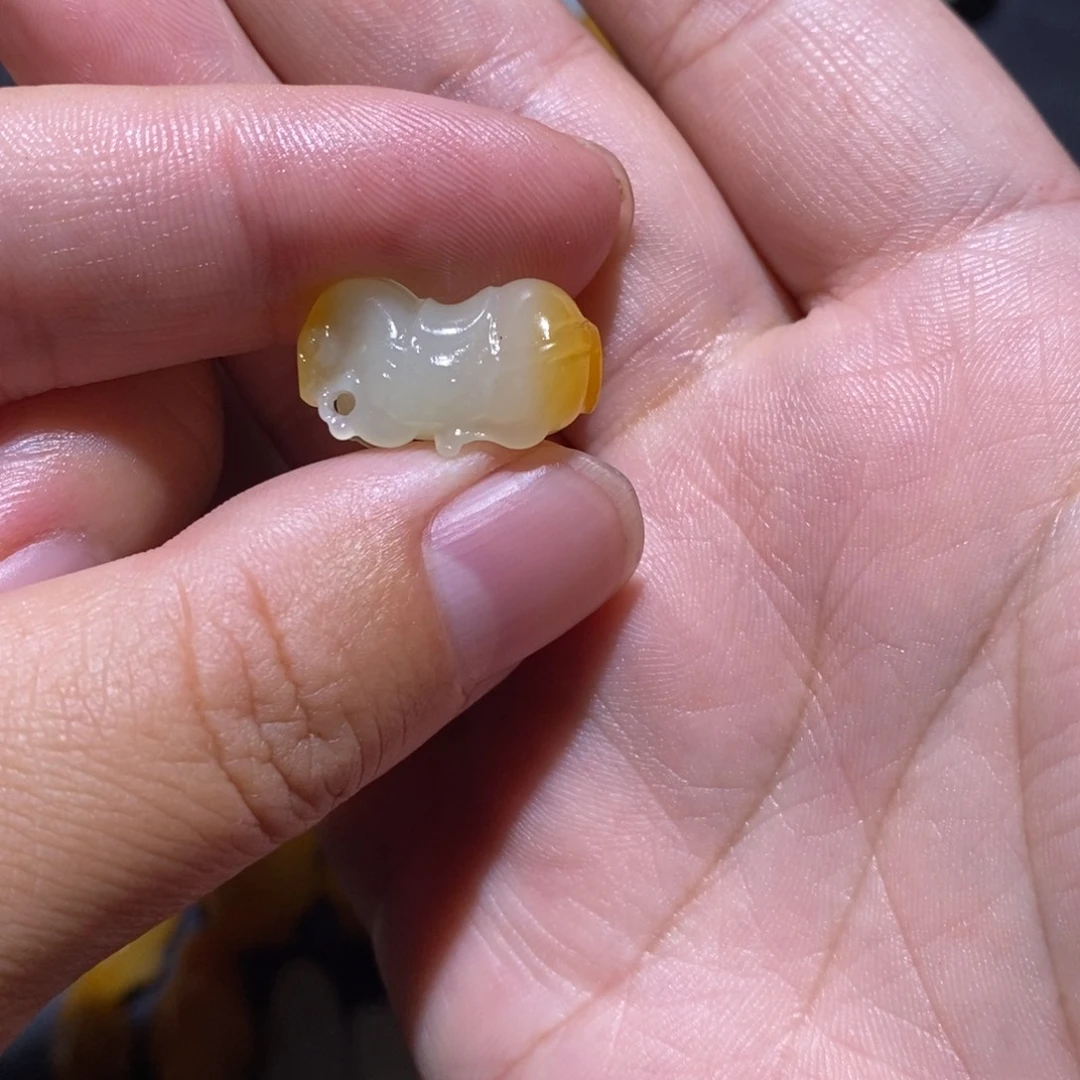 4***动颈饰未镶嵌和田玉