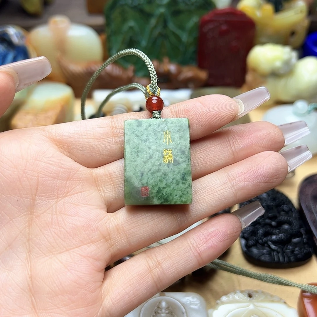 施***和田玉未镶嵌颈饰