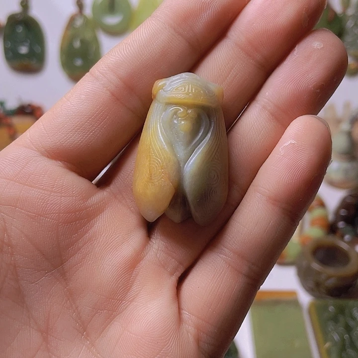 未镶嵌岫岩河磨玉（透闪石质玉）挂件