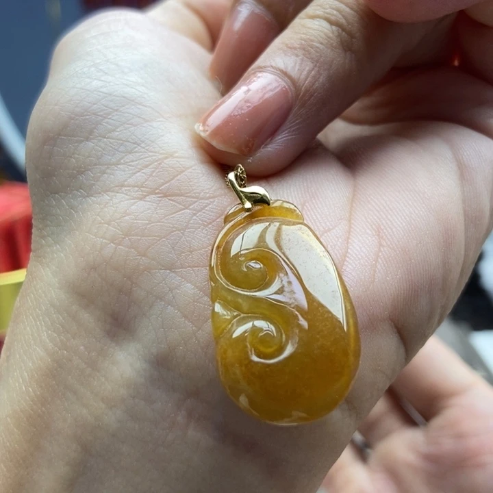 翡翠18K金镶嵌颈饰吊坠30