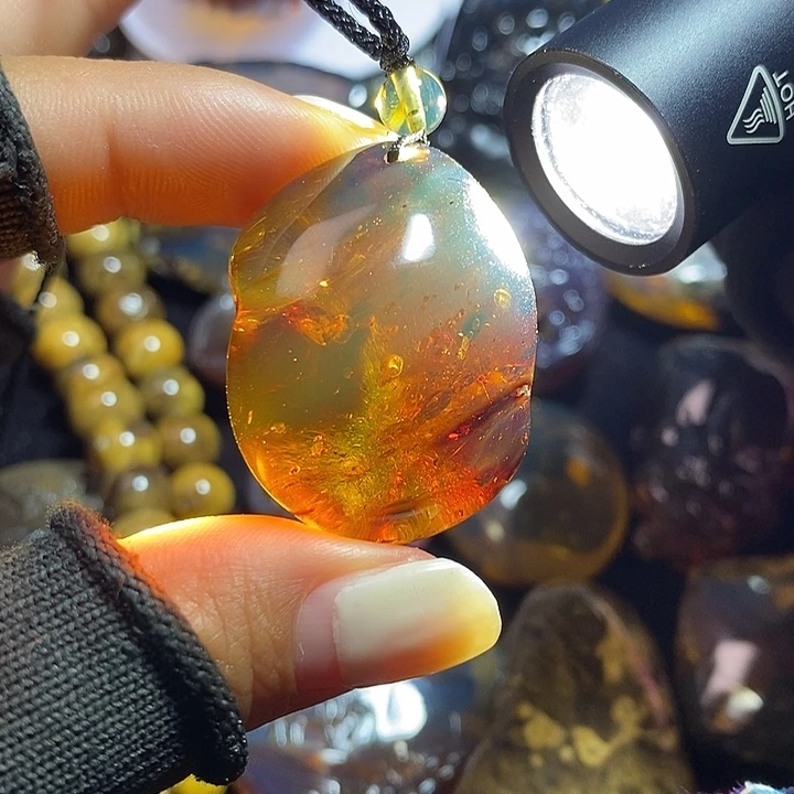 琥珀未镶嵌裸石蓝血