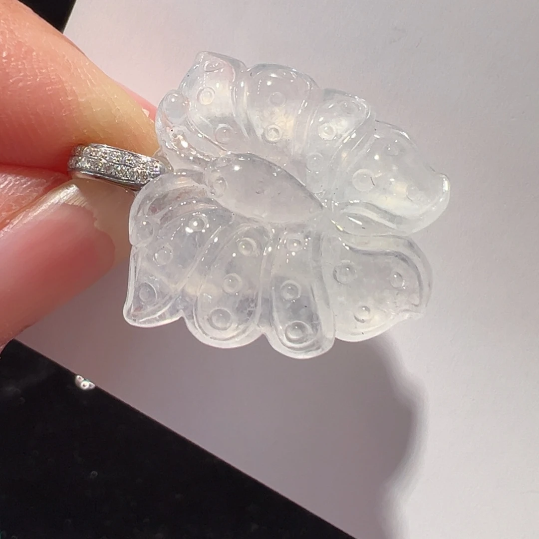 翡翠18K金镶嵌颈饰吊坠