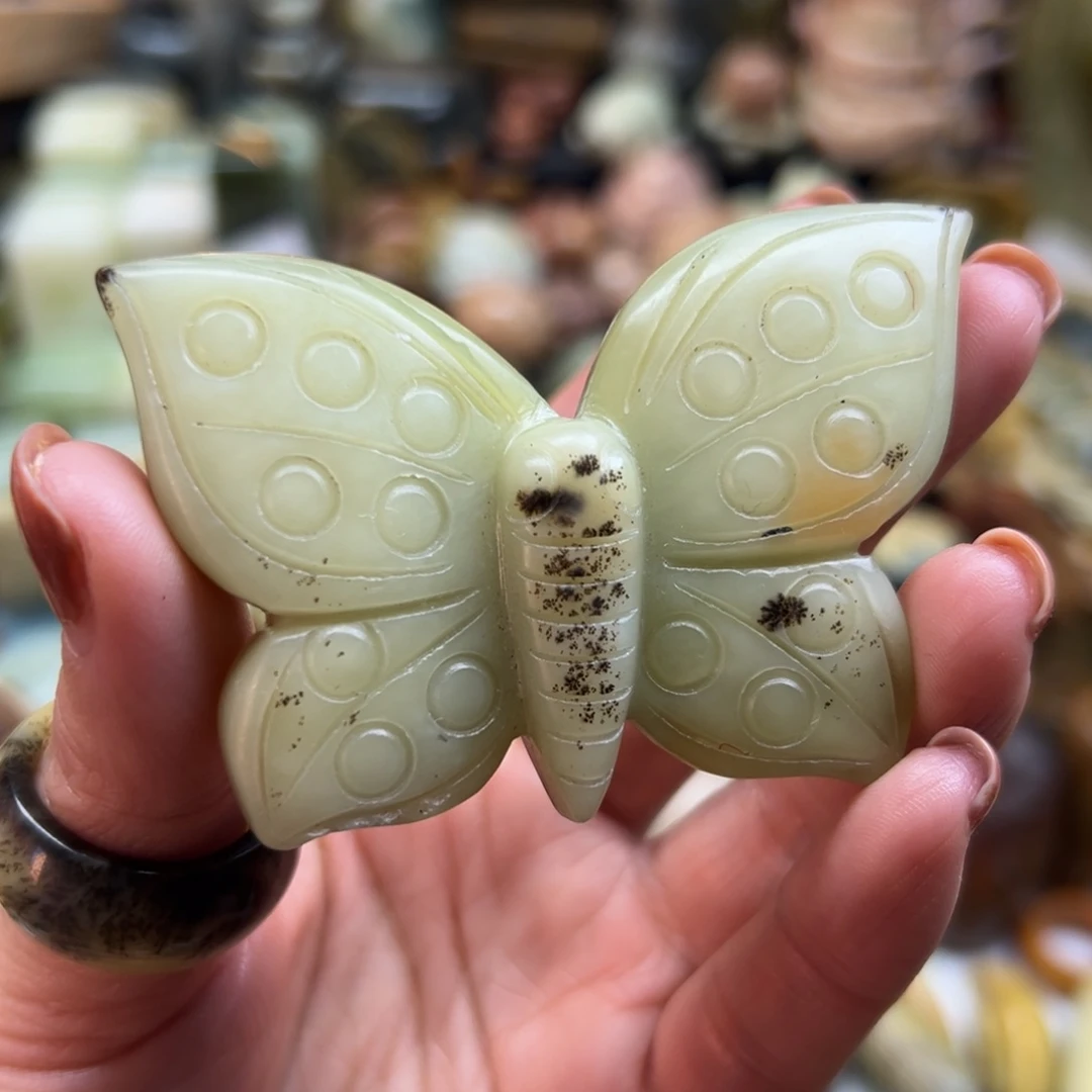 岫玉未镶嵌颈饰水草大蝴蝶