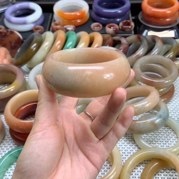 石英质玉未镶嵌手镯