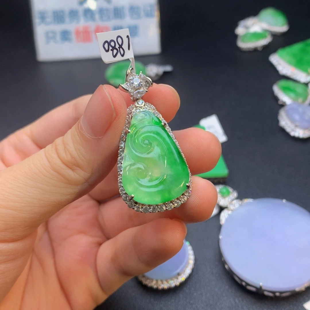 翡翠银S925镶嵌颈饰如意
