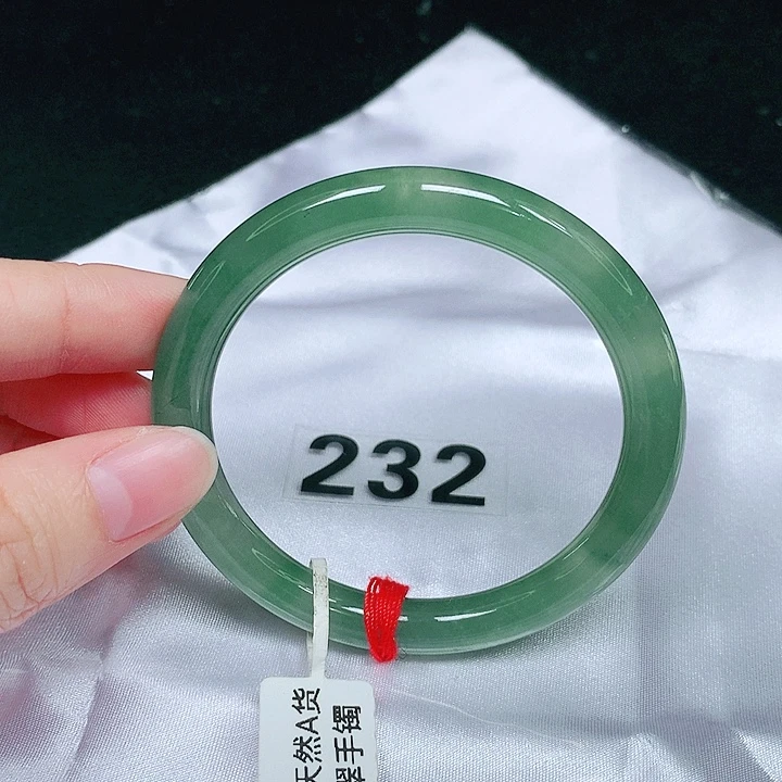 翡翠未镶嵌手镯（圆镯）