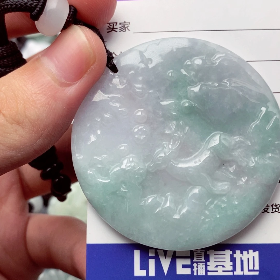 翡翠挂件未镶嵌翡翠