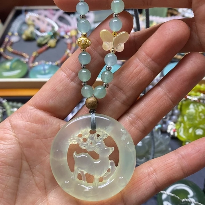 蛇纹石玉未镶嵌颈饰