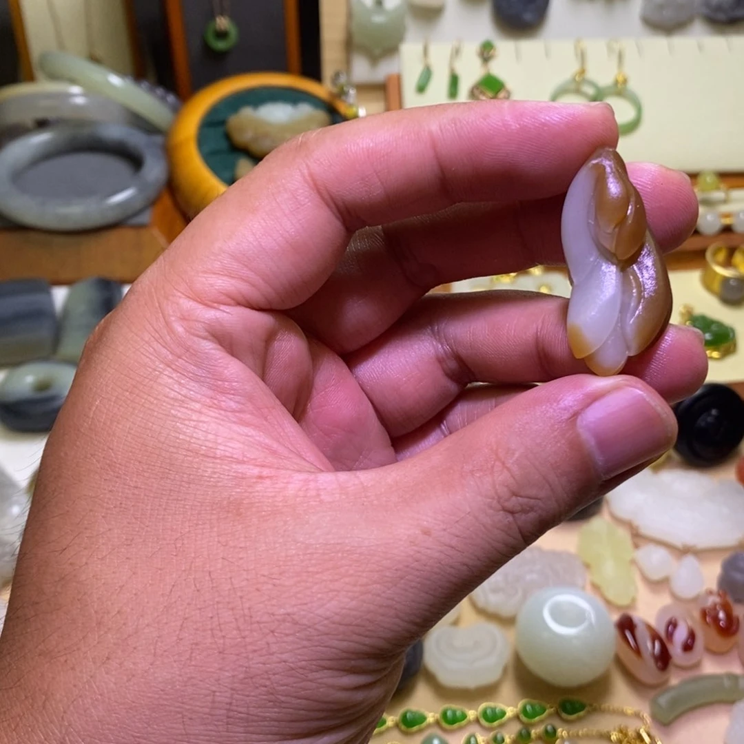 和田玉未镶嵌颈饰定制