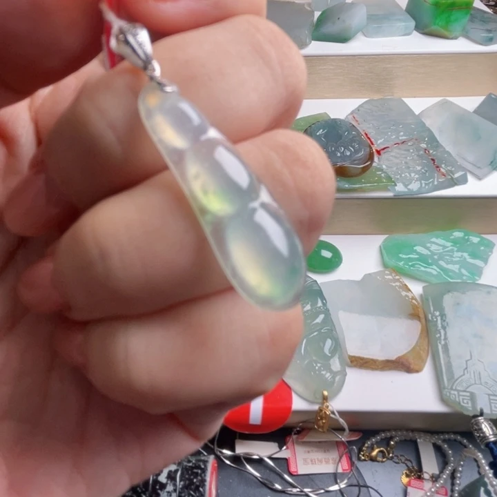 颈饰18K金镶嵌翡翠天然翡翠