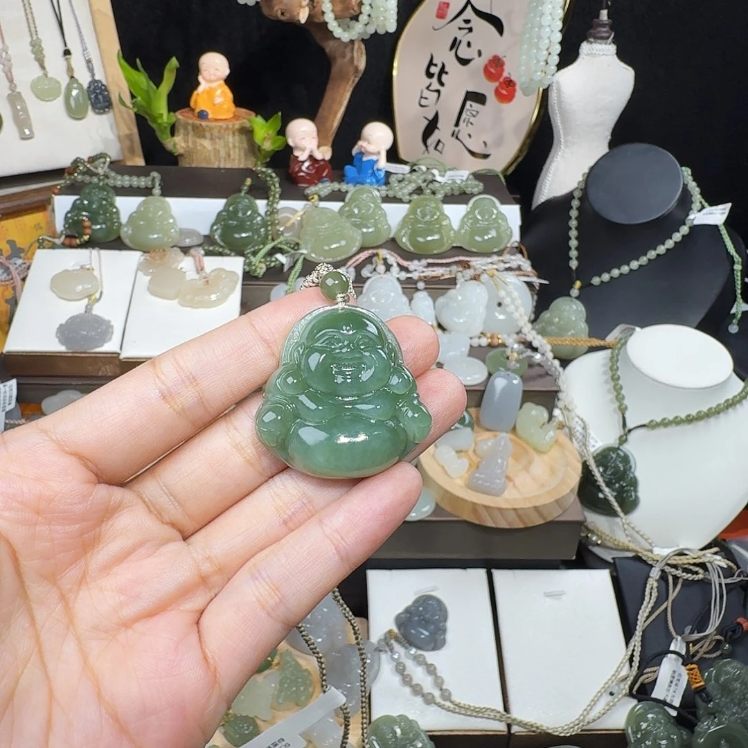 张****颈饰未镶嵌和田玉