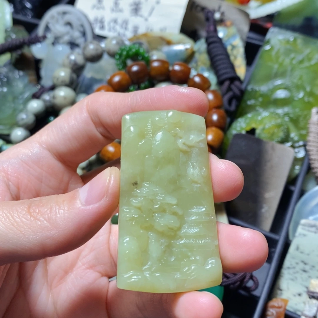 蛇纹石玉未镶嵌颈饰