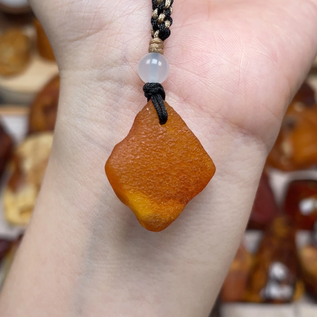 未镶嵌琥珀珠宝奇石