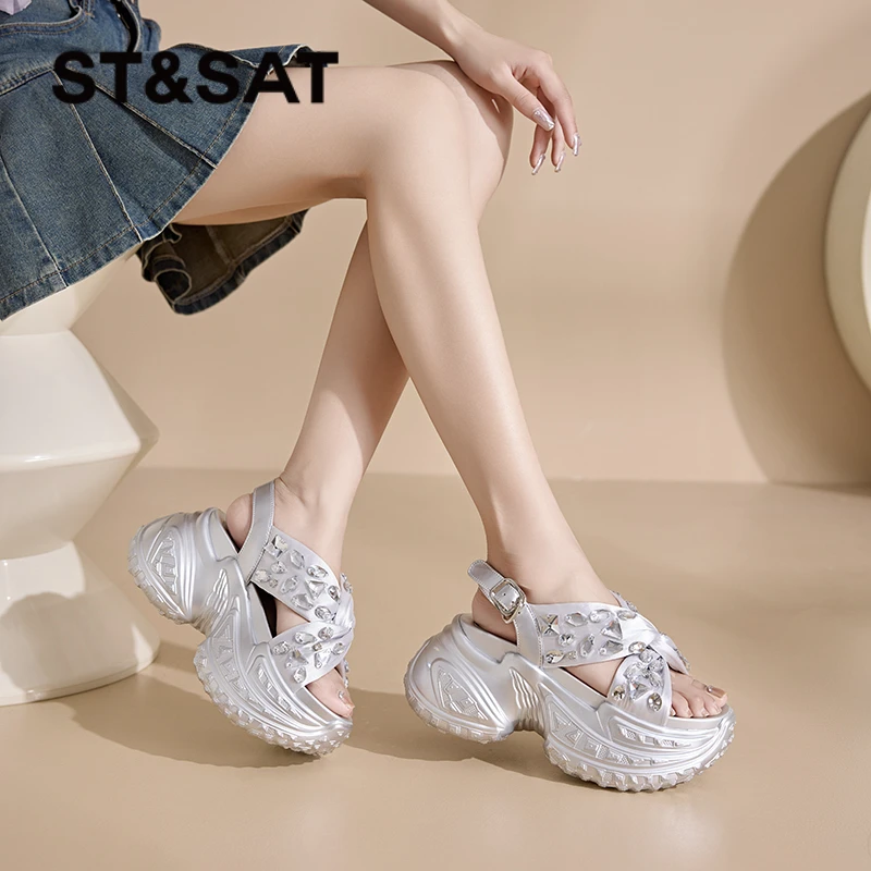 星期六厚底凉鞋女2025新款夏季外穿软底沙滩鞋增高银色露趾松糕鞋