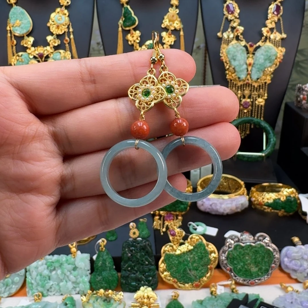 翡翠未镶嵌颈饰炸价