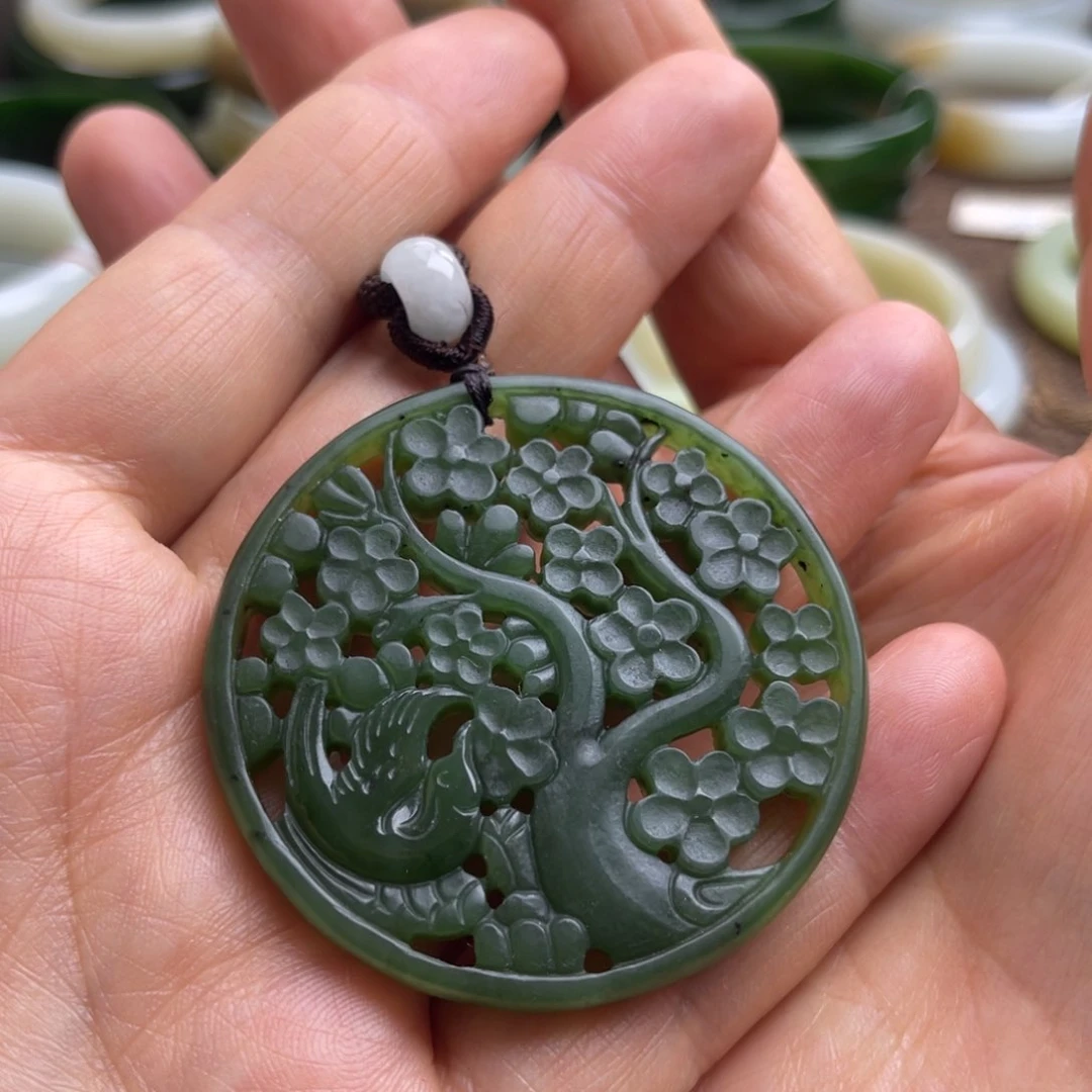 和田玉吊坠(不含链)未镶嵌衣*