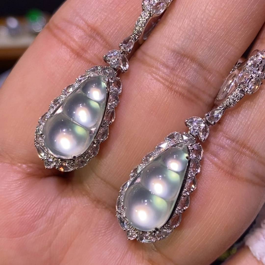 【闪购商品】颈饰18K金镶嵌翡翠