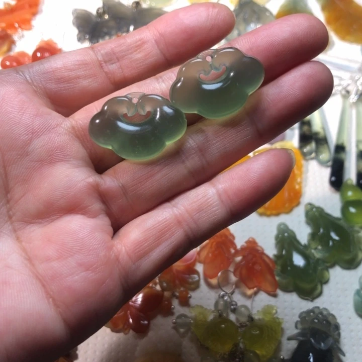 蛇纹石玉未镶嵌耳坠