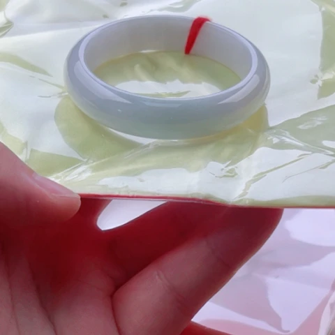 翡翠未镶嵌手镯54无大纹裂48小时鉴赏淡淡底色微棉