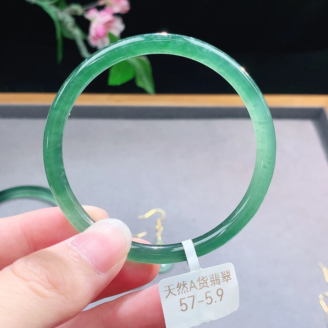 未镶嵌手镯（圆镯）翡翠