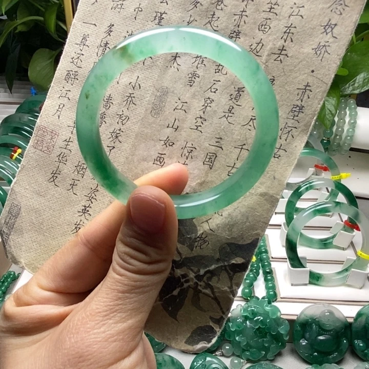 石英质玉未镶嵌手镯