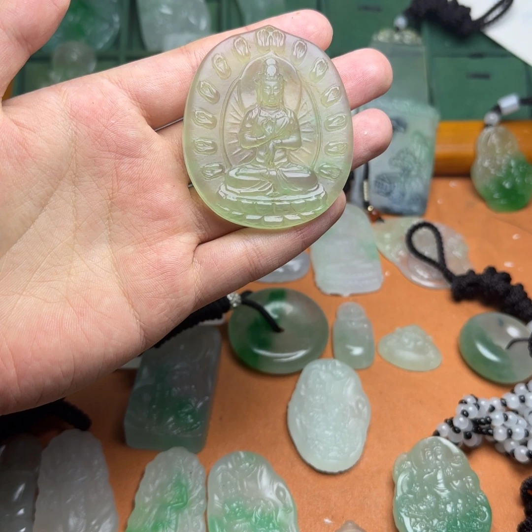 翡翠未镶嵌颈饰千手