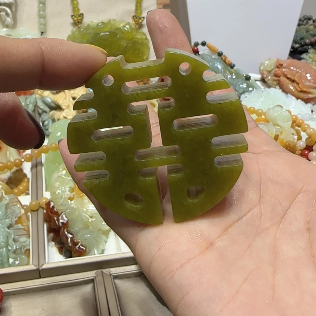 未镶嵌蛇纹石玉吊坠