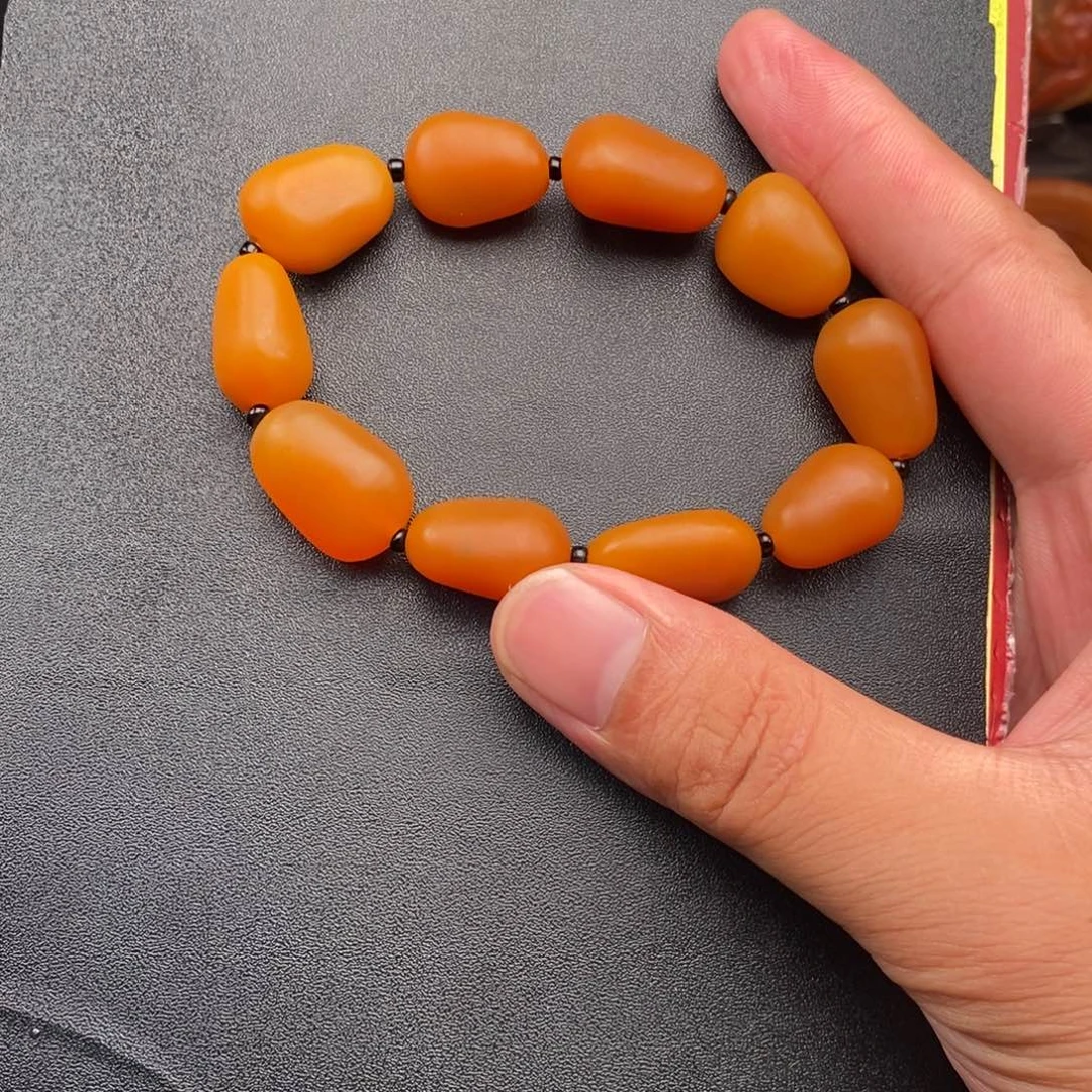 白***技石英质玉未镶嵌颈饰