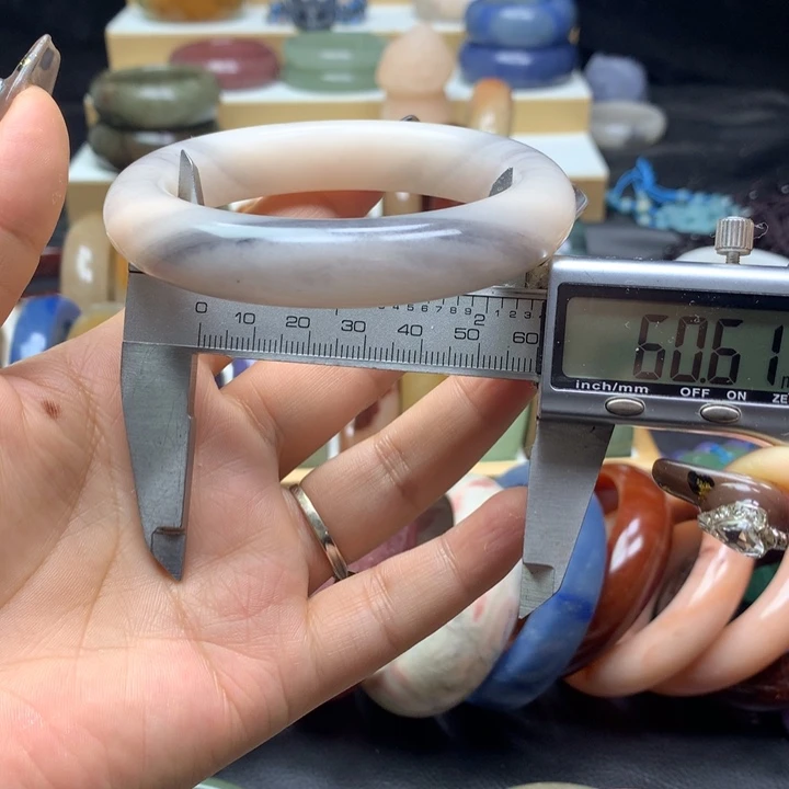 未镶嵌手镯石英质玉