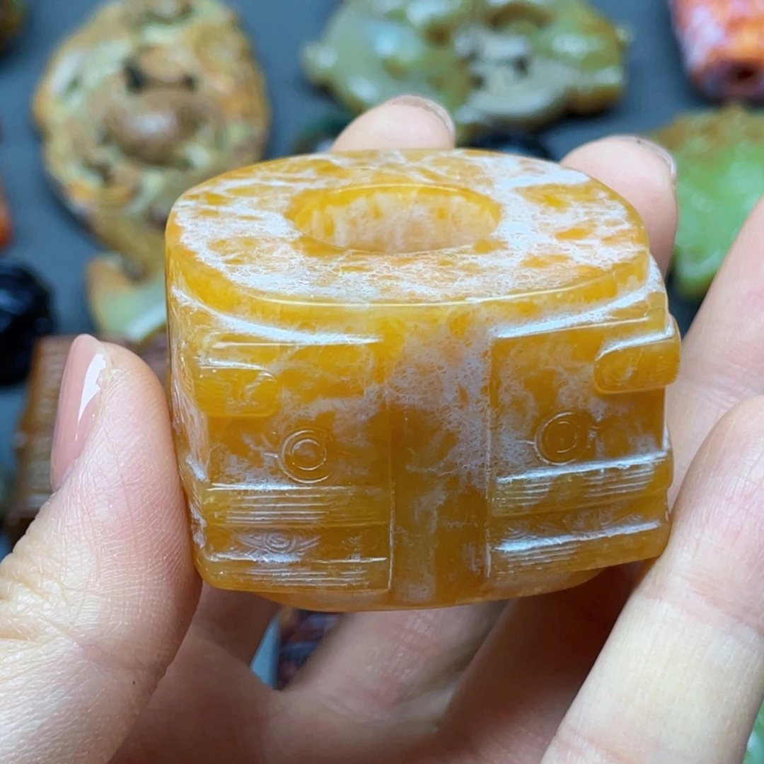 含***心和田玉未镶嵌颈饰